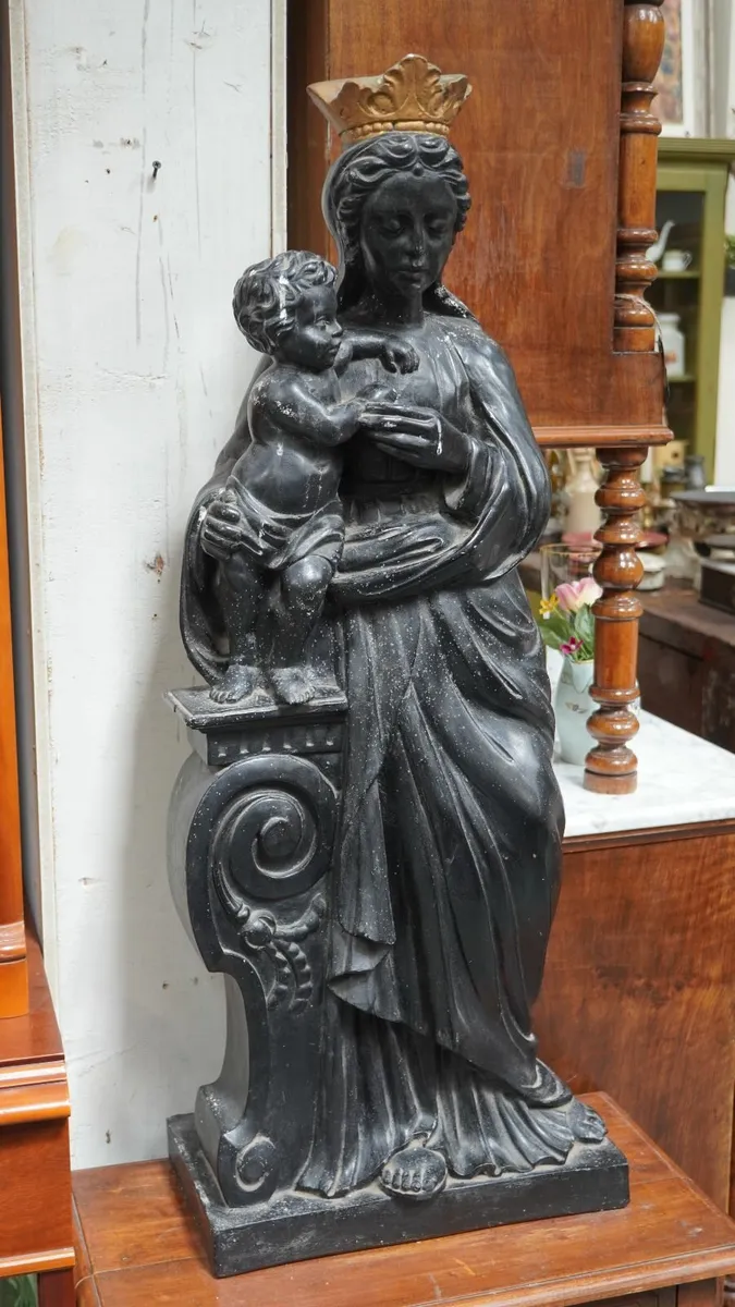 🕊️ Madonna and Child Statue - Image 2