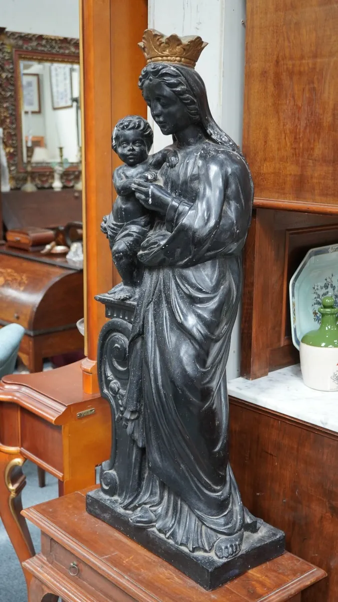 🕊️ Madonna and Child Statue - Image 3