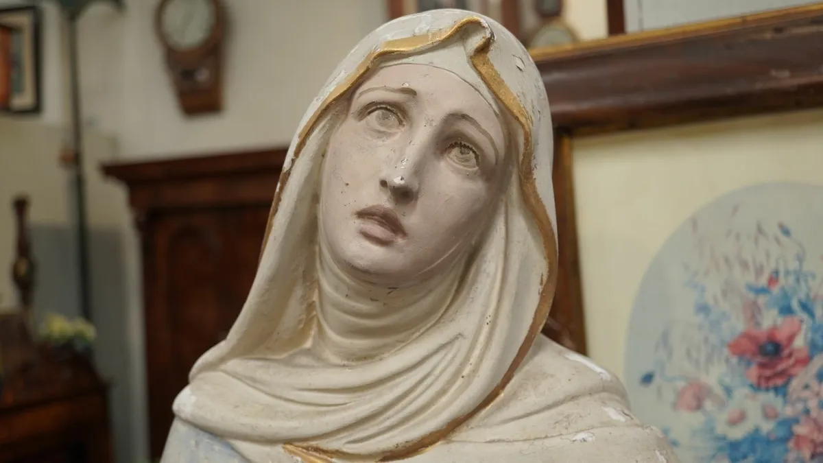 🕊️ Large Pietà Religious Statue - Image 4