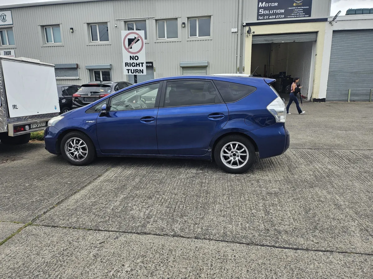Toyota Prius 2012 1.8 Petrol Hybrid Highest Spec - Image 3