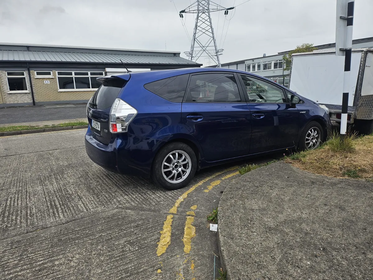 Toyota Prius 2012 1.8 Petrol Hybrid Highest Spec - Image 4