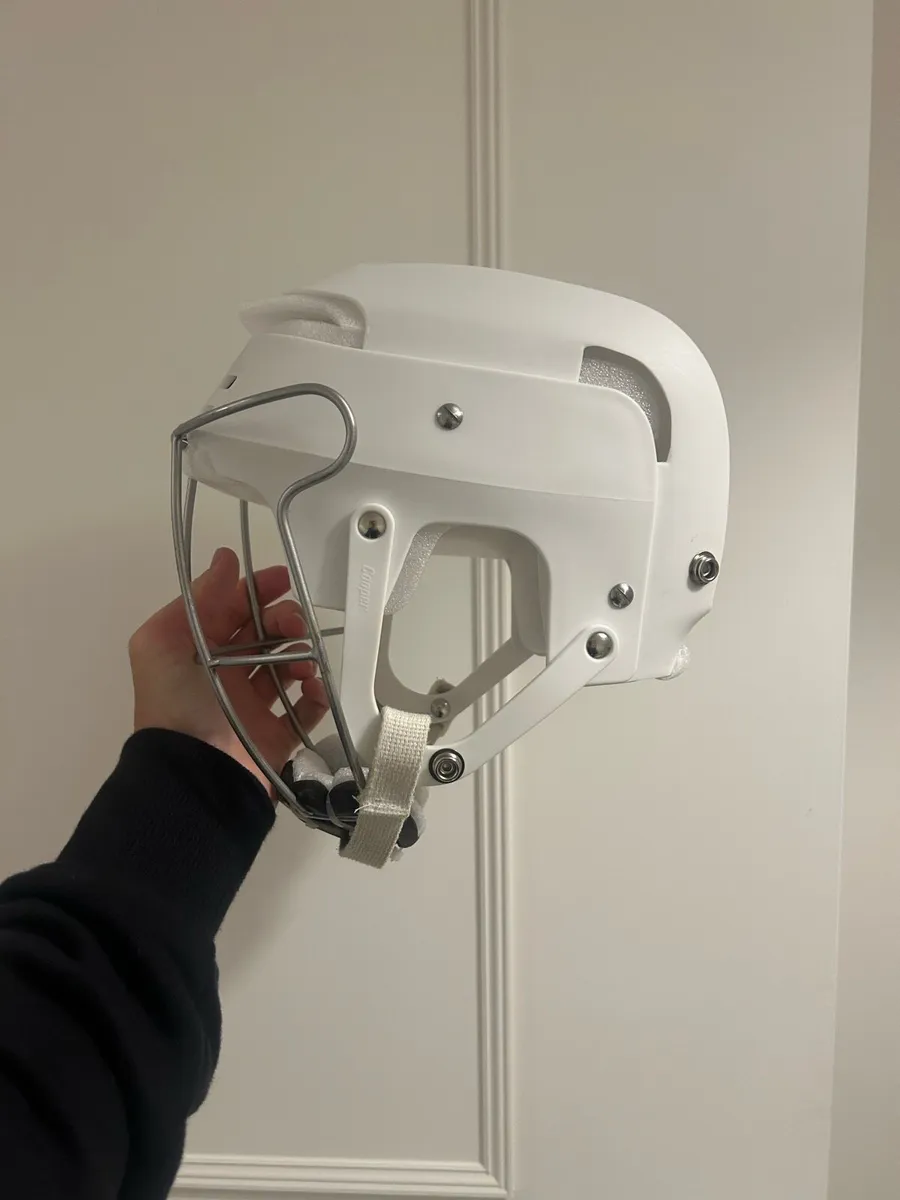 White Cooper SK100 Hurling Helmet - Image 2