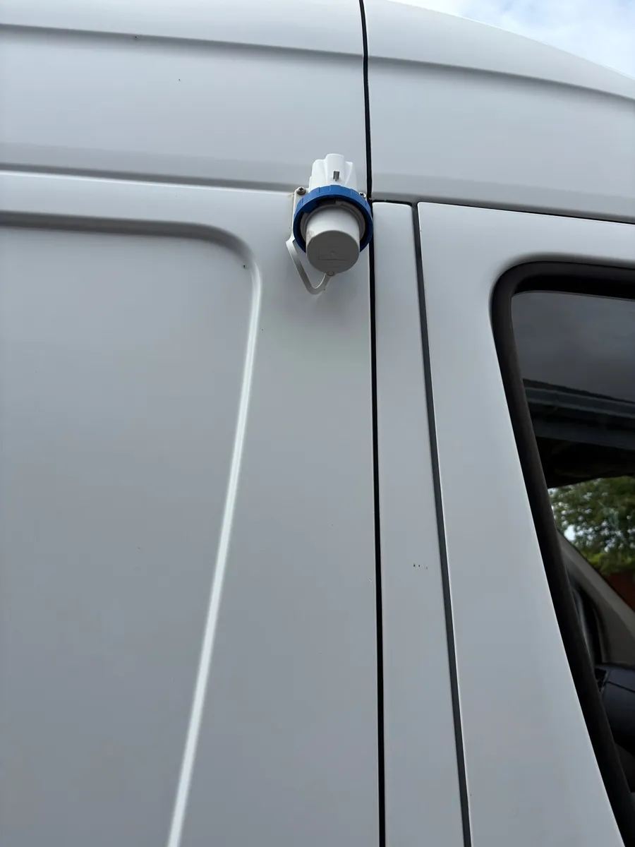 Mercedes-Benz Sprinter 2015 - Image 2