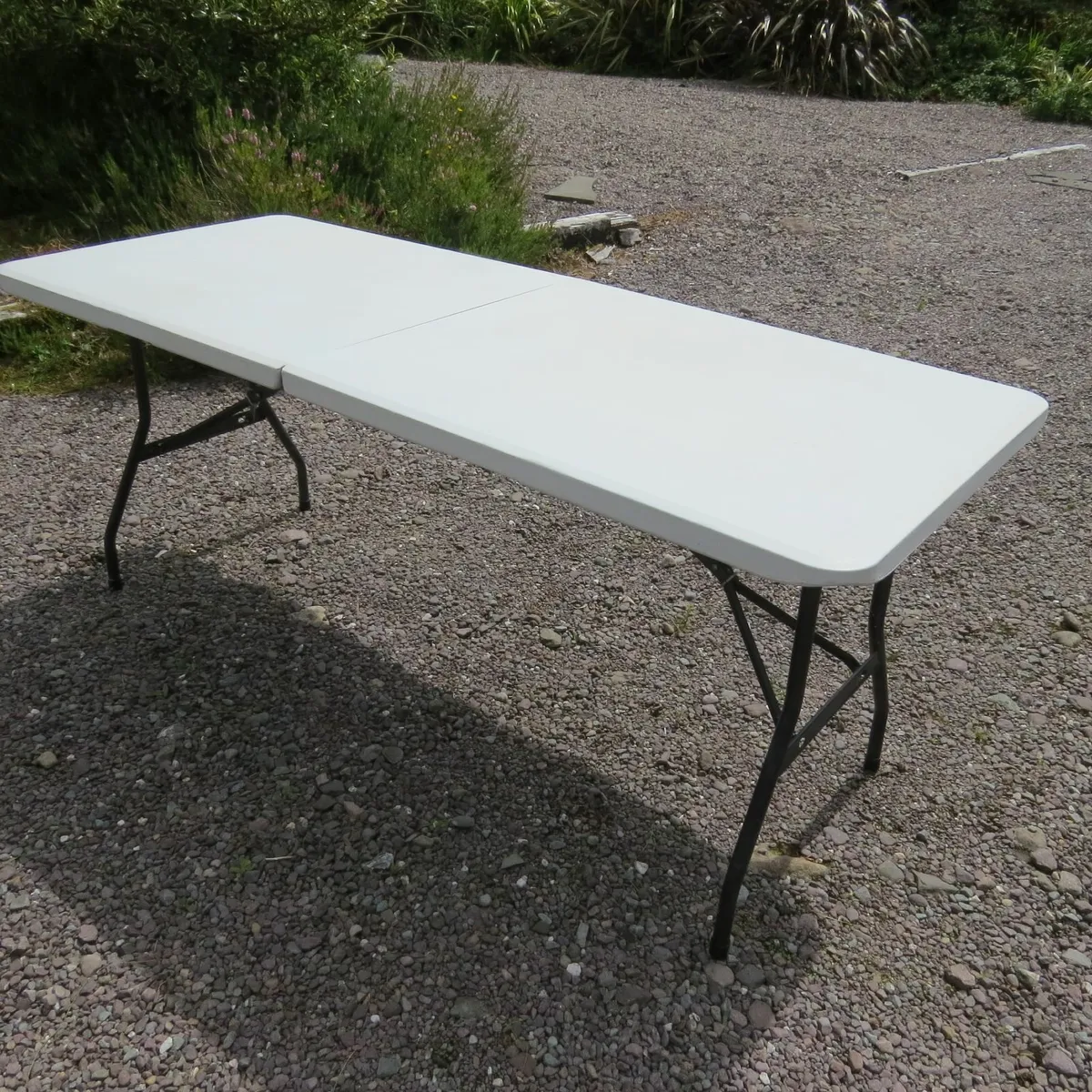 Folding table - Image 1