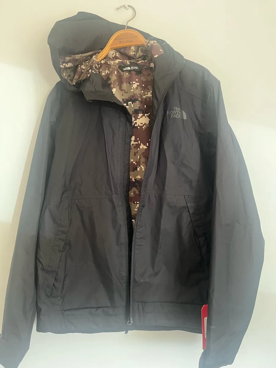 New North Face Jacket size small - Image 1
