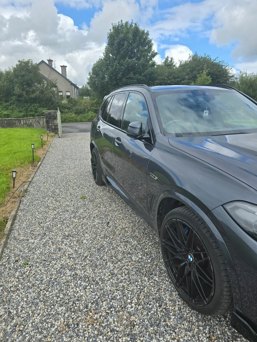 BMW X5 2021 - Image 2
