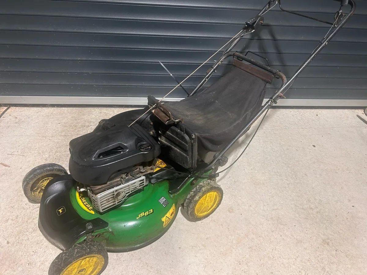 John Deere Push Lawnmower - Image 1