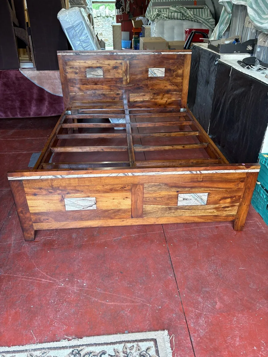 King solid frame bed - Image 2