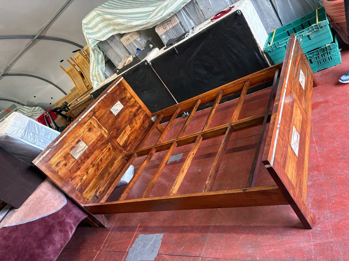 King solid frame bed - Image 3