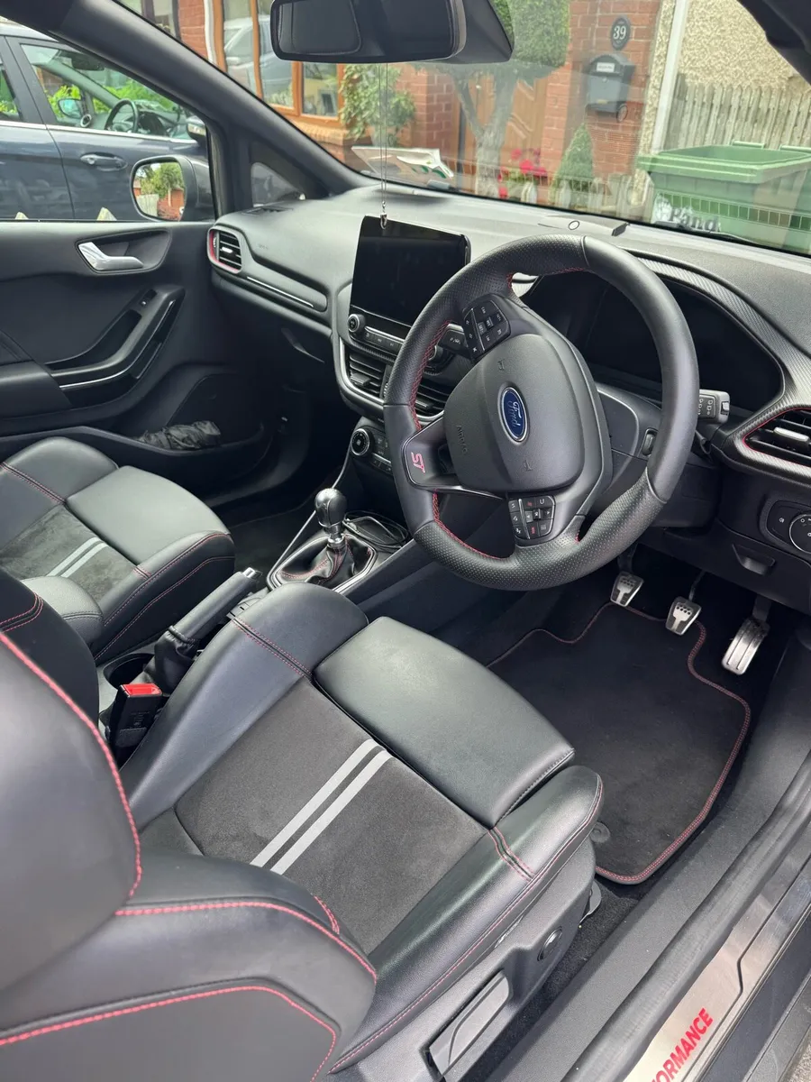 Car - Image 4