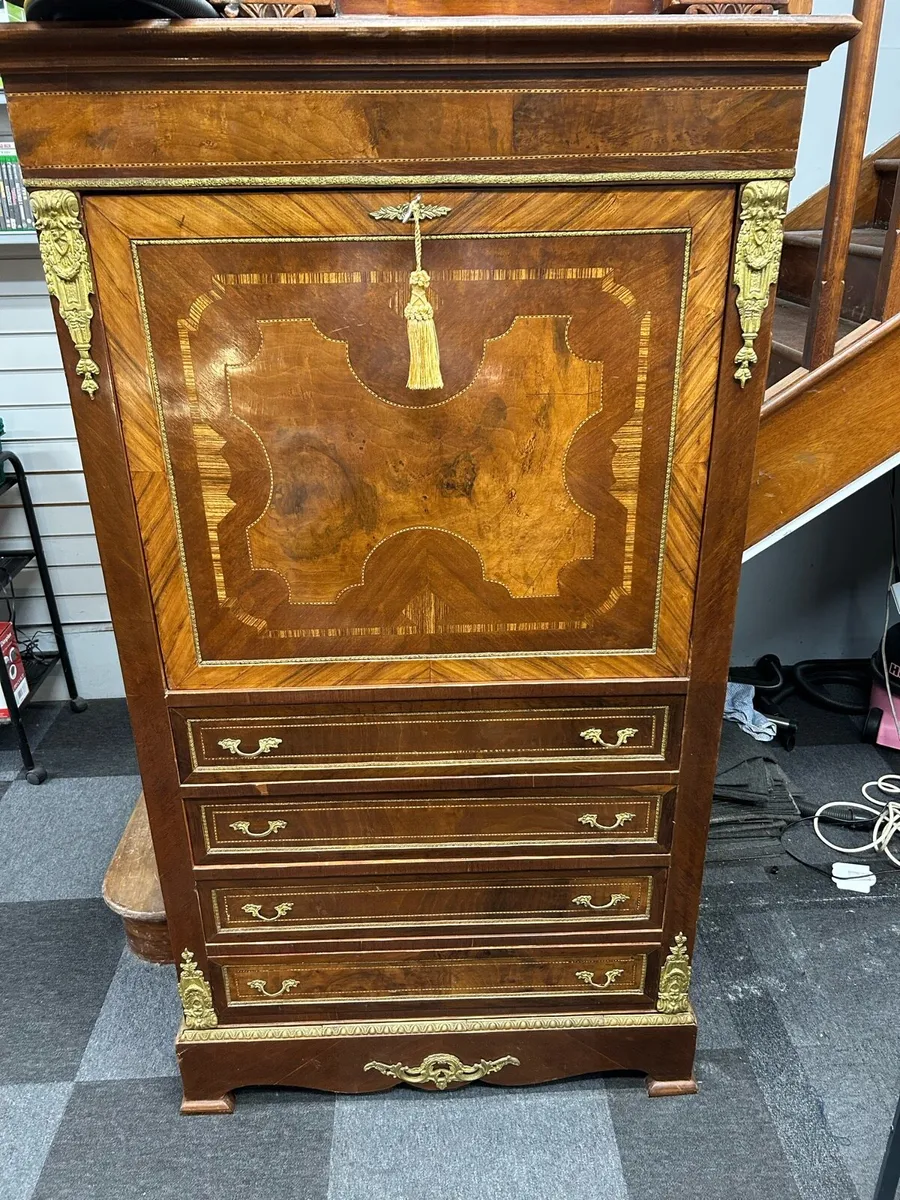Cabinet - Image 1