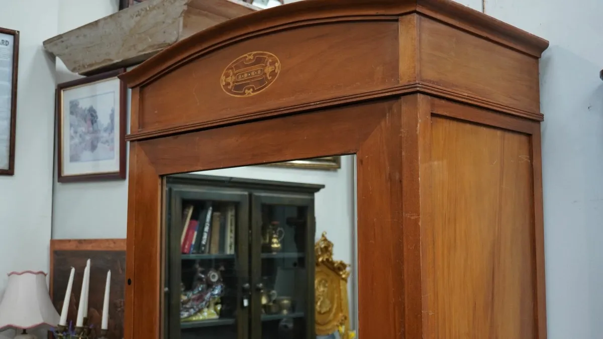 🪞 Antique French Wardrobe with Mirror - Image 4
