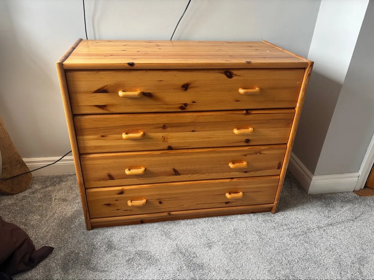 Chest of drawers