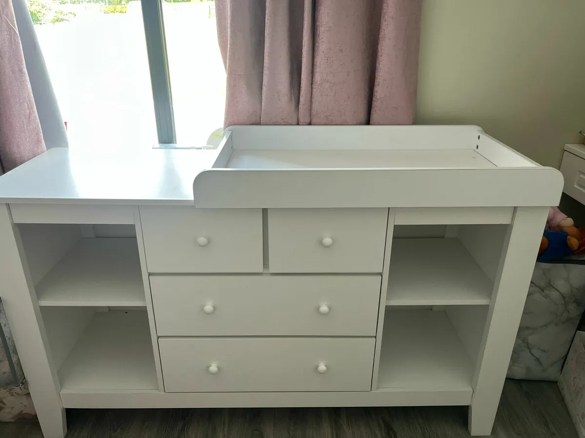 Baby changing table and standing jumper - Image 1