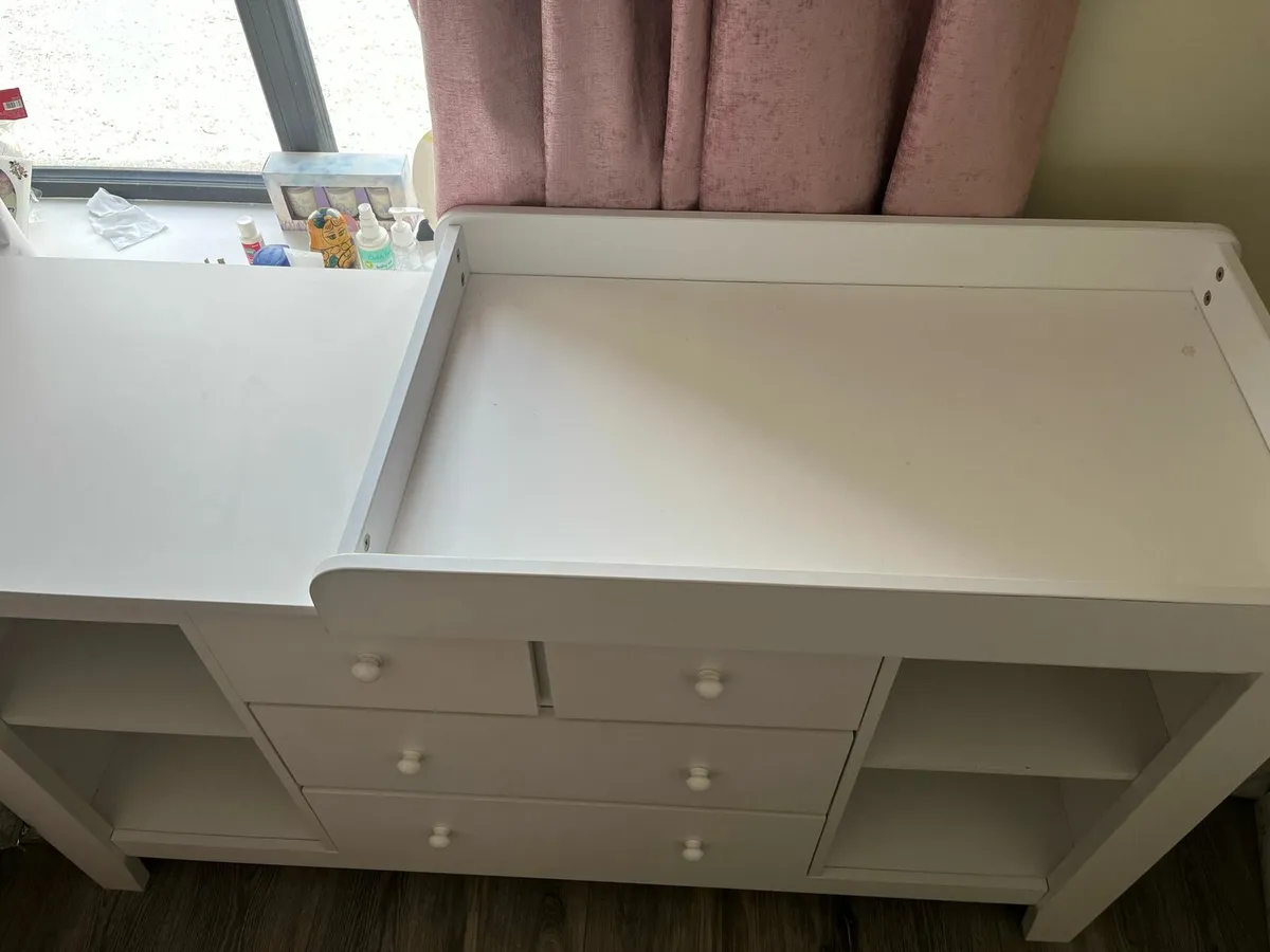 Baby changing table and standing jumper - Image 2