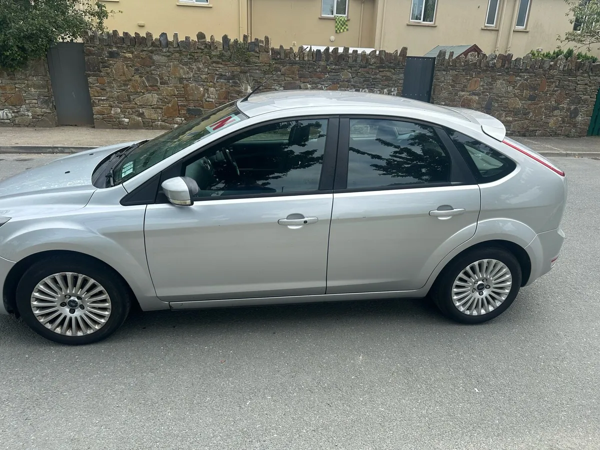 2011 Ford Focus Titanium - Image 3