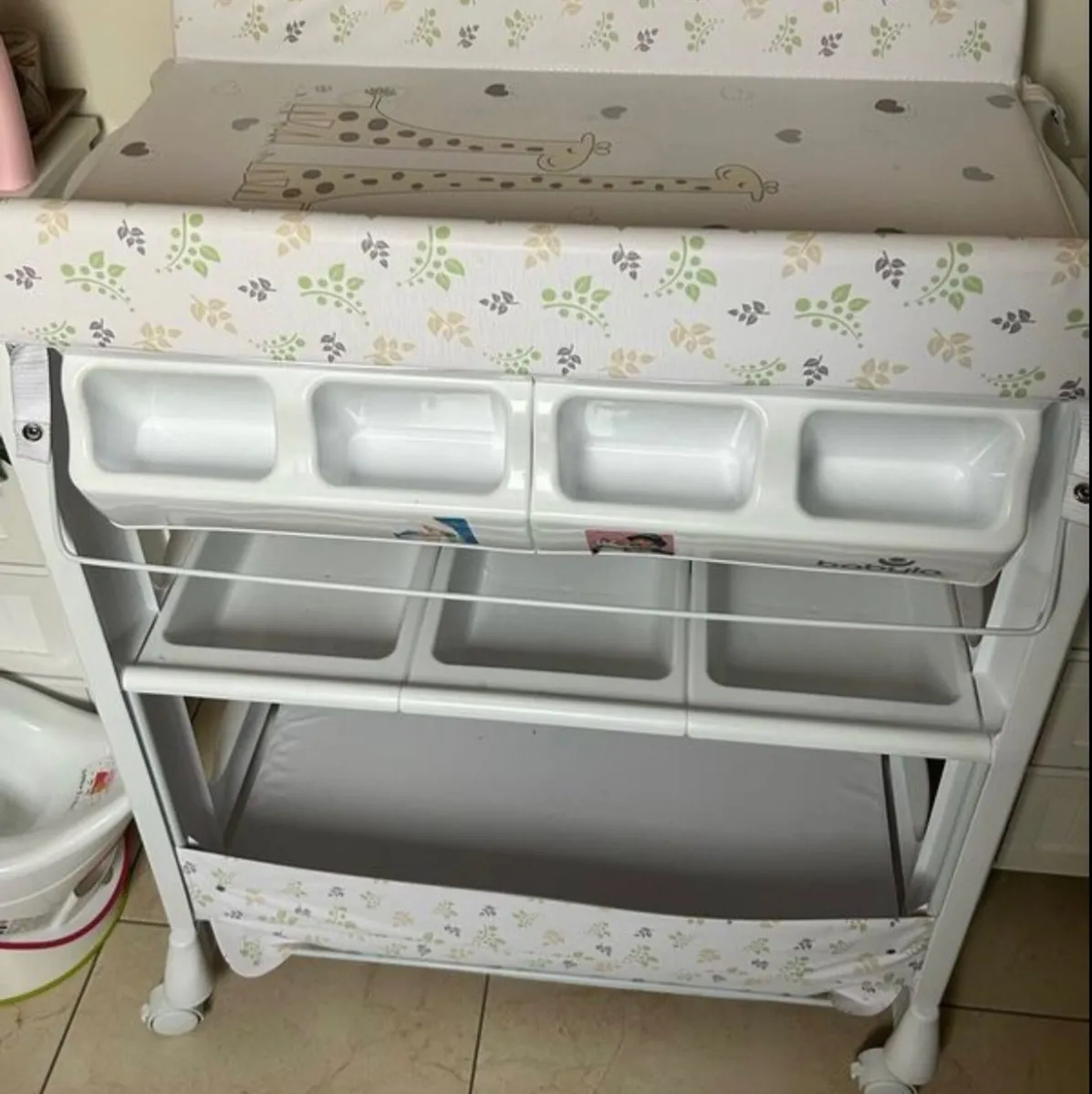 Baby changing table - Image 1