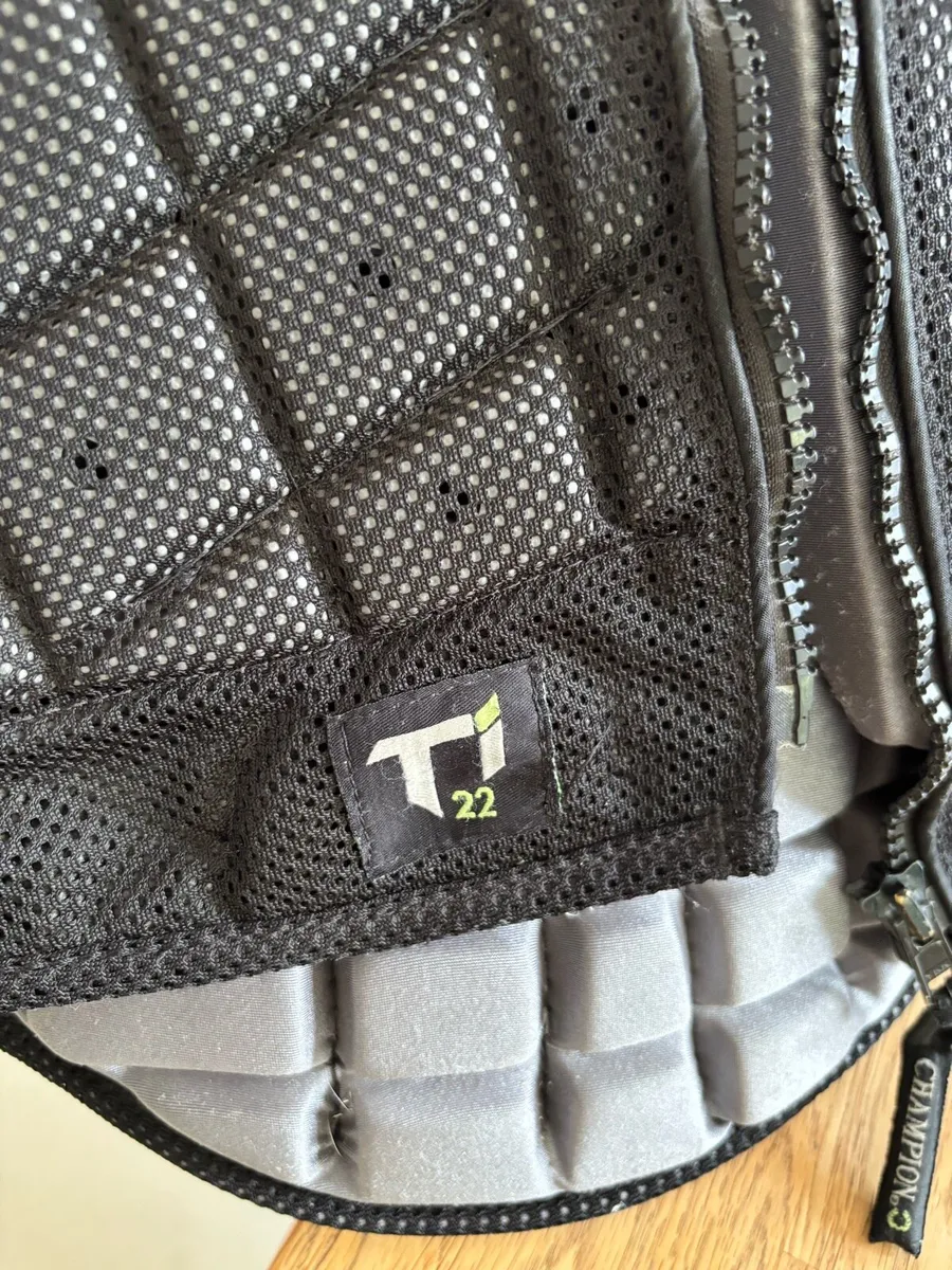 Youths back protector - Image 3