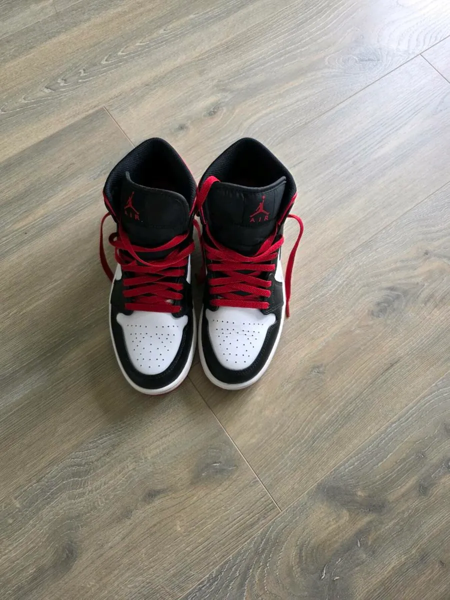 Air Jordan 1 high (not reps) like new. - Image 2