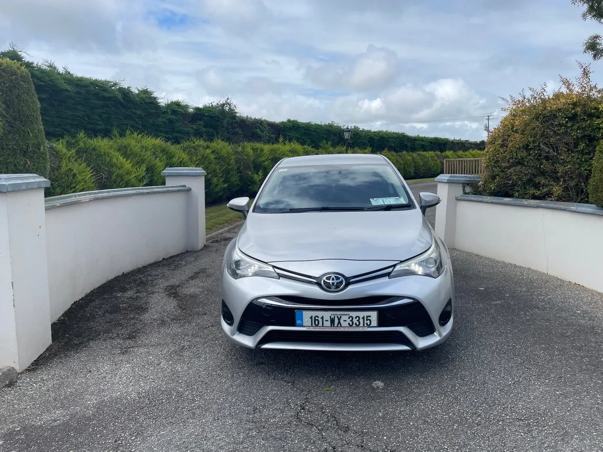 161 Toyota Avensis  1.6 d4d - Image 1