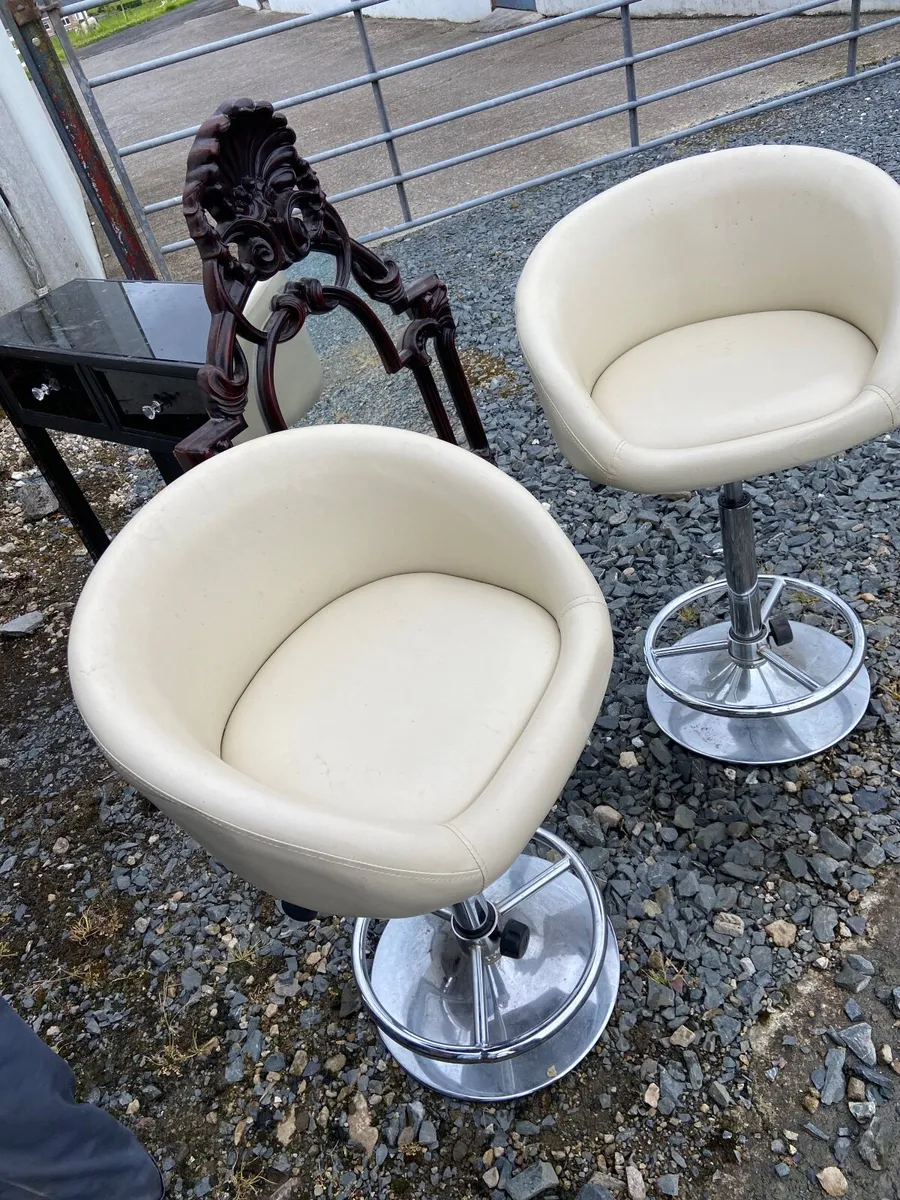 Breakfast bar stools