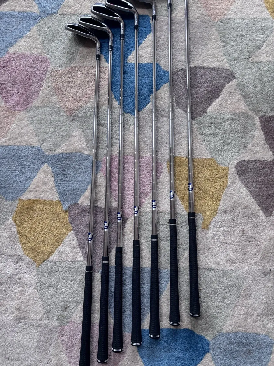 Right handed men’s golf irons - Image 1