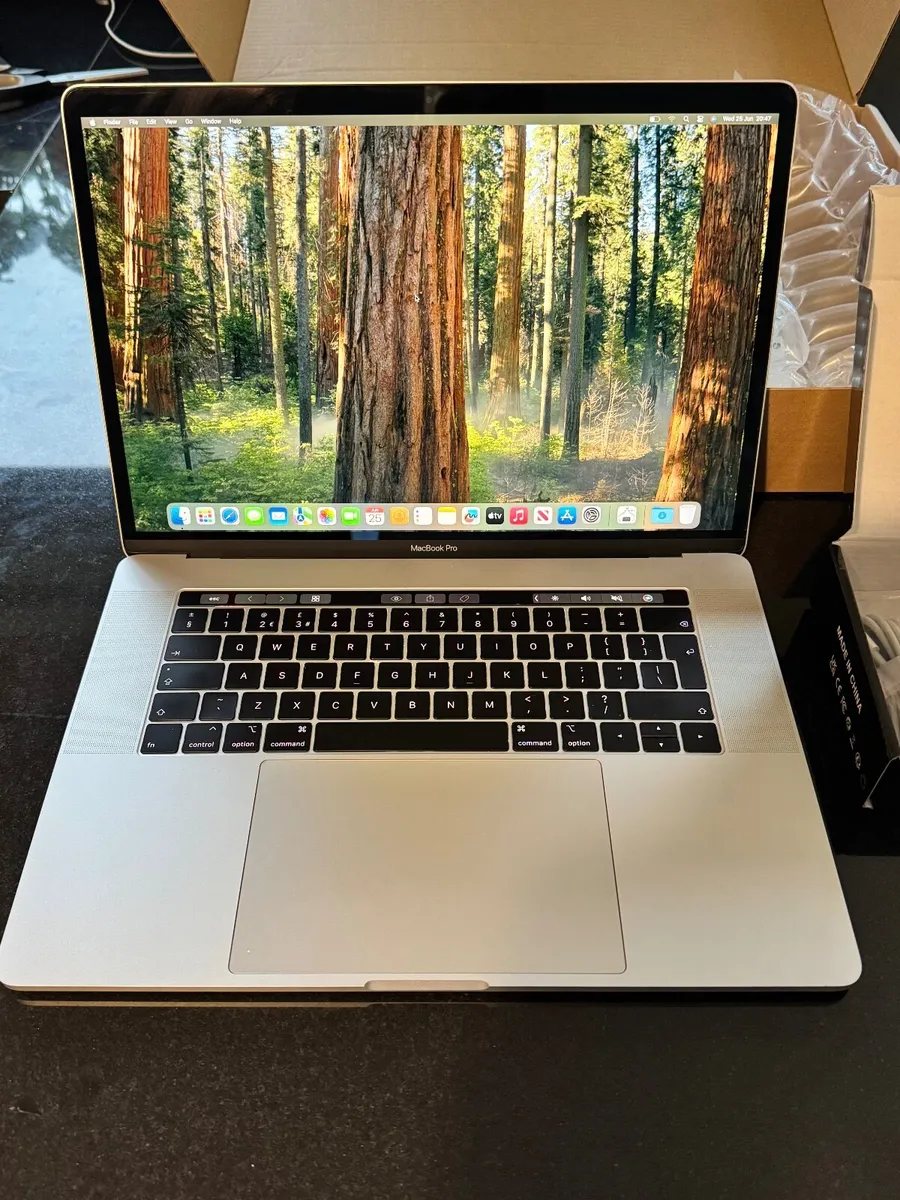 Apple MacBook Pro 15.4" TouchBar -500GB SSD, 16GB, - Image 1