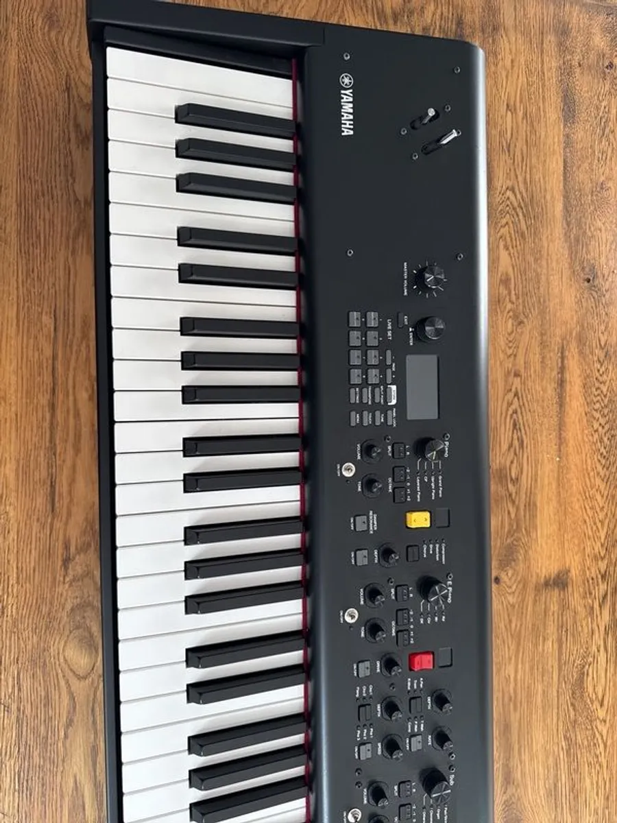 Yamaha CP73 - Image 4