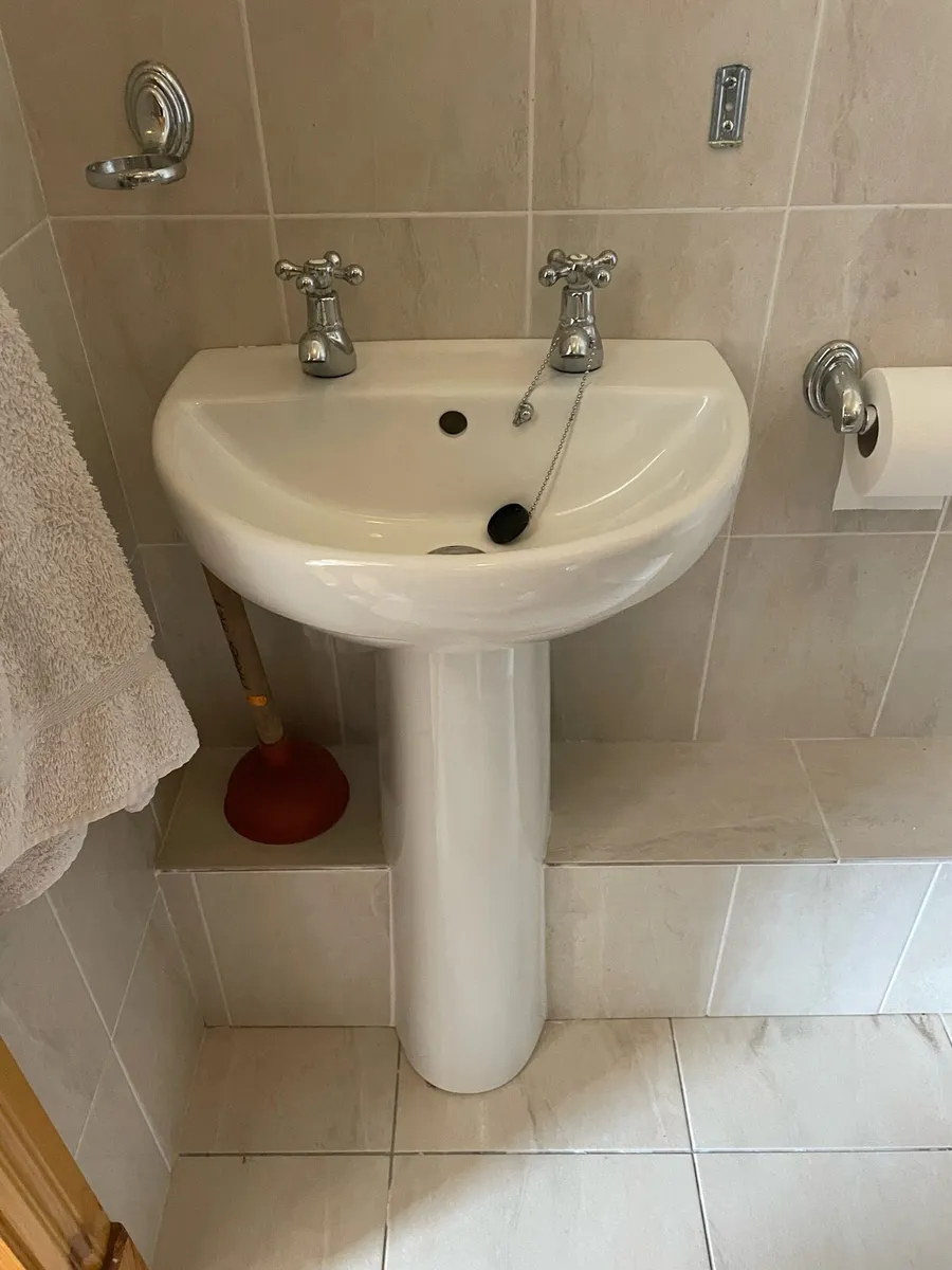 Toilet & hand washing basin - Image 1