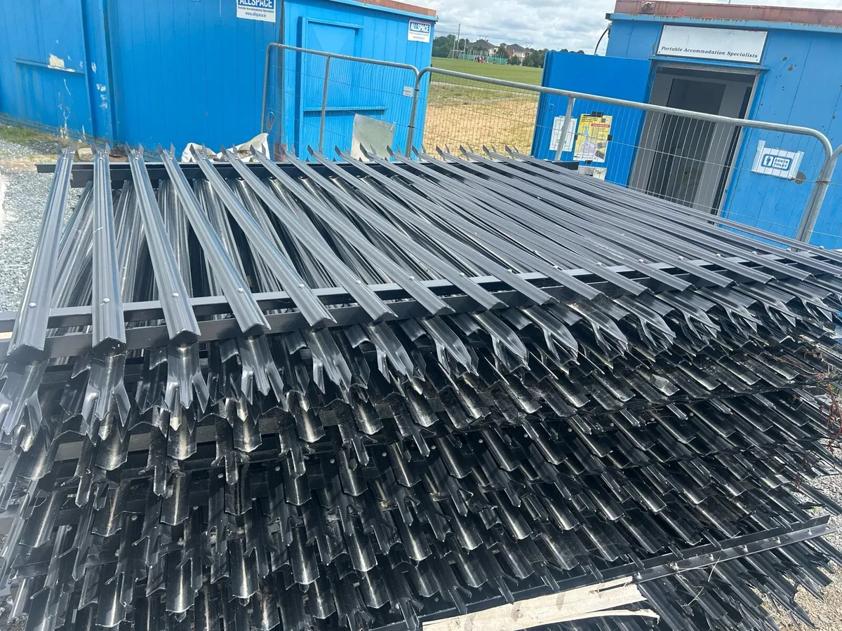 Palaside Steel Fencing - Image 3