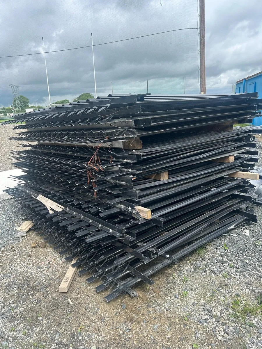 Palaside Steel Fencing - Image 4