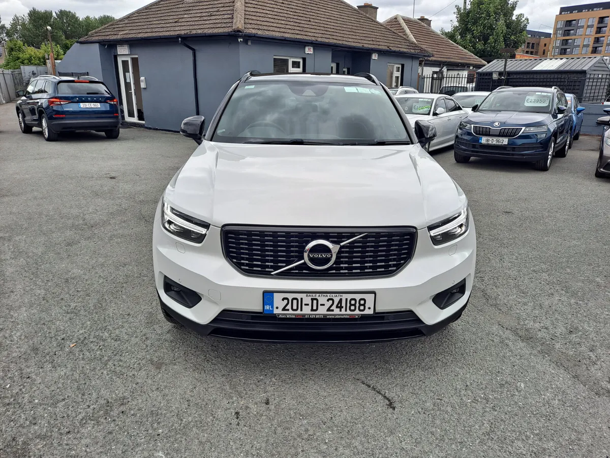 Volvo XC40 201 R-DESIGN PRO 1.5 PET 164BHP AUTO - Image 3