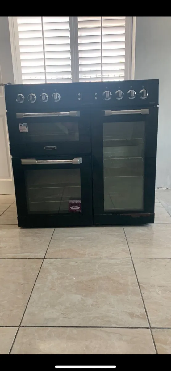 Range cooker - Image 1