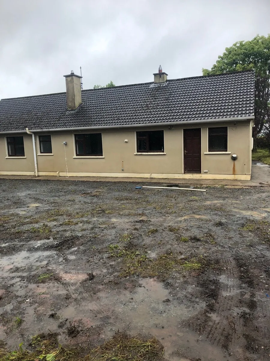 4 bedroom bungalow house - Image 3