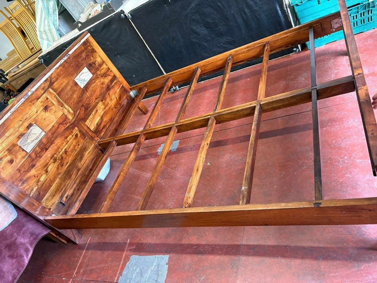 King solid frame bed - Image 4