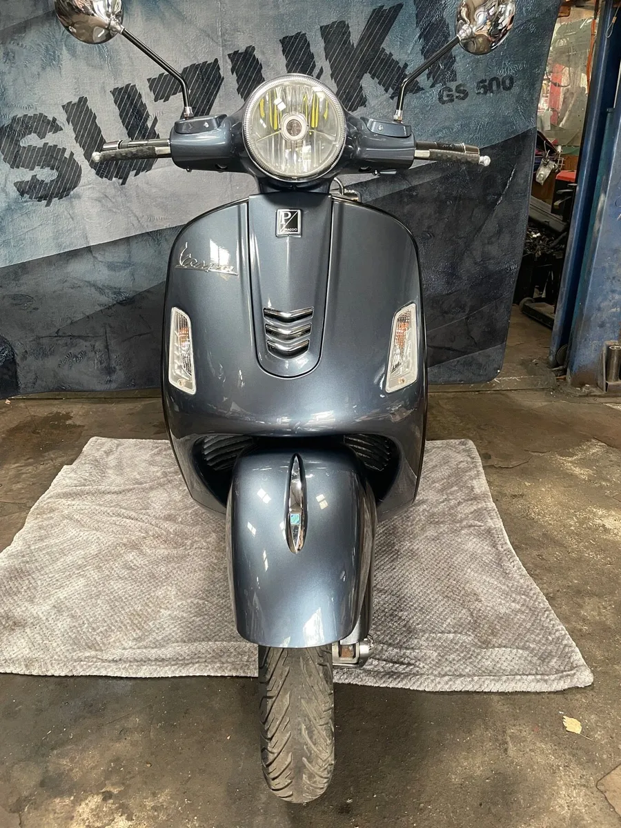 Vespa 300GTS - Image 3