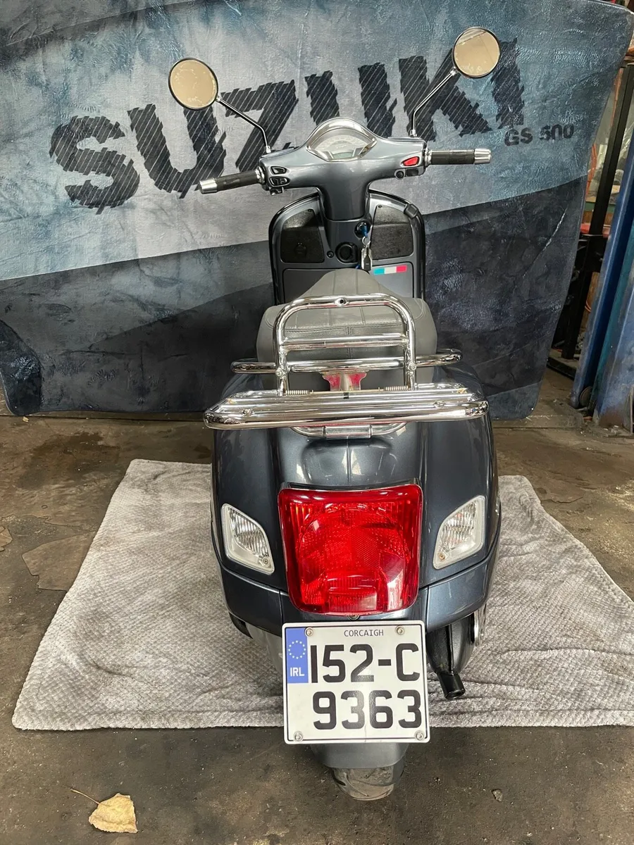 Vespa 300GTS - Image 4