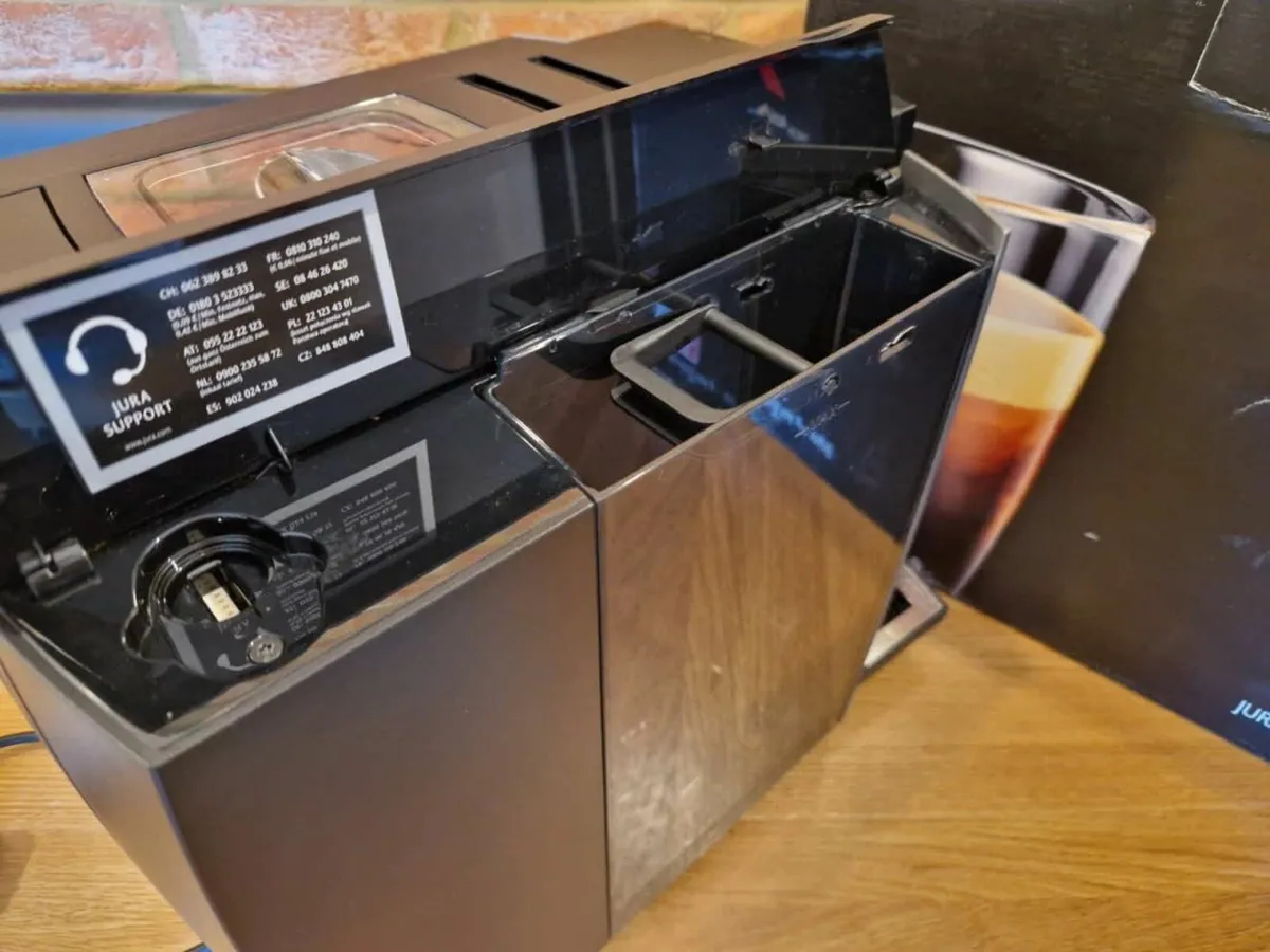 JURA E8 Bean-to-Cup Coffee Machine - Image 3