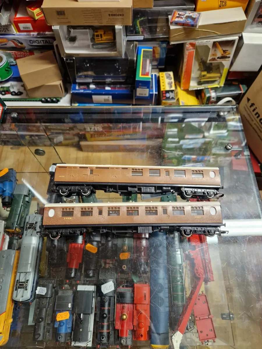 Hornby Triang OO Gauge LNER Coaches - Image 1