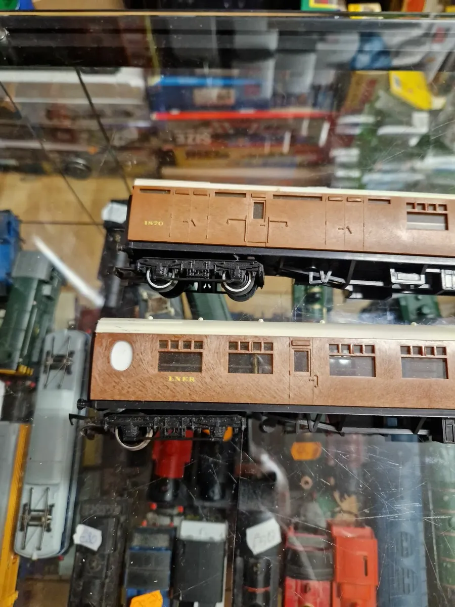 Hornby Triang OO Gauge LNER Coaches - Image 2