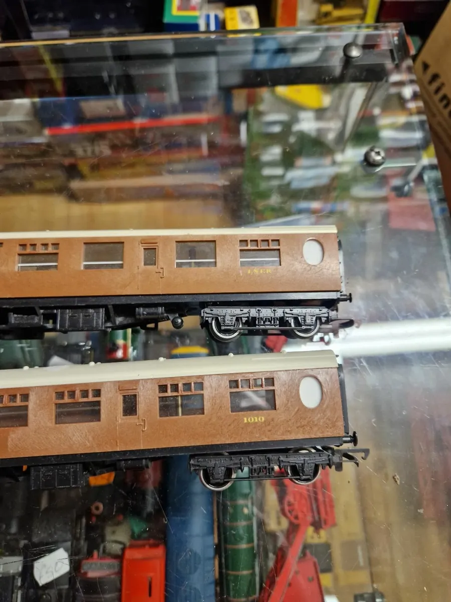 Hornby Triang OO Gauge LNER Coaches - Image 3