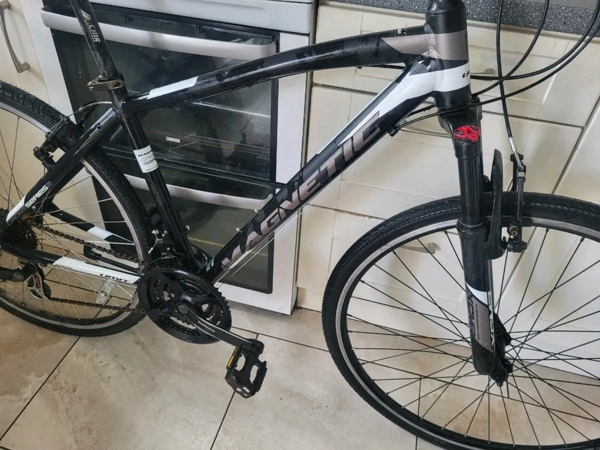 Hybrid bike - Image 3