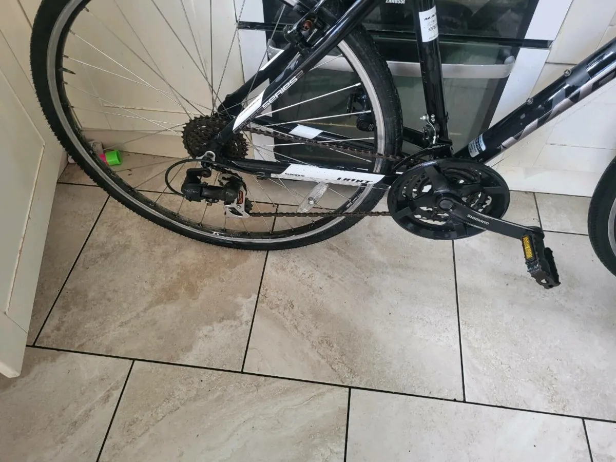 Hybrid bike - Image 4