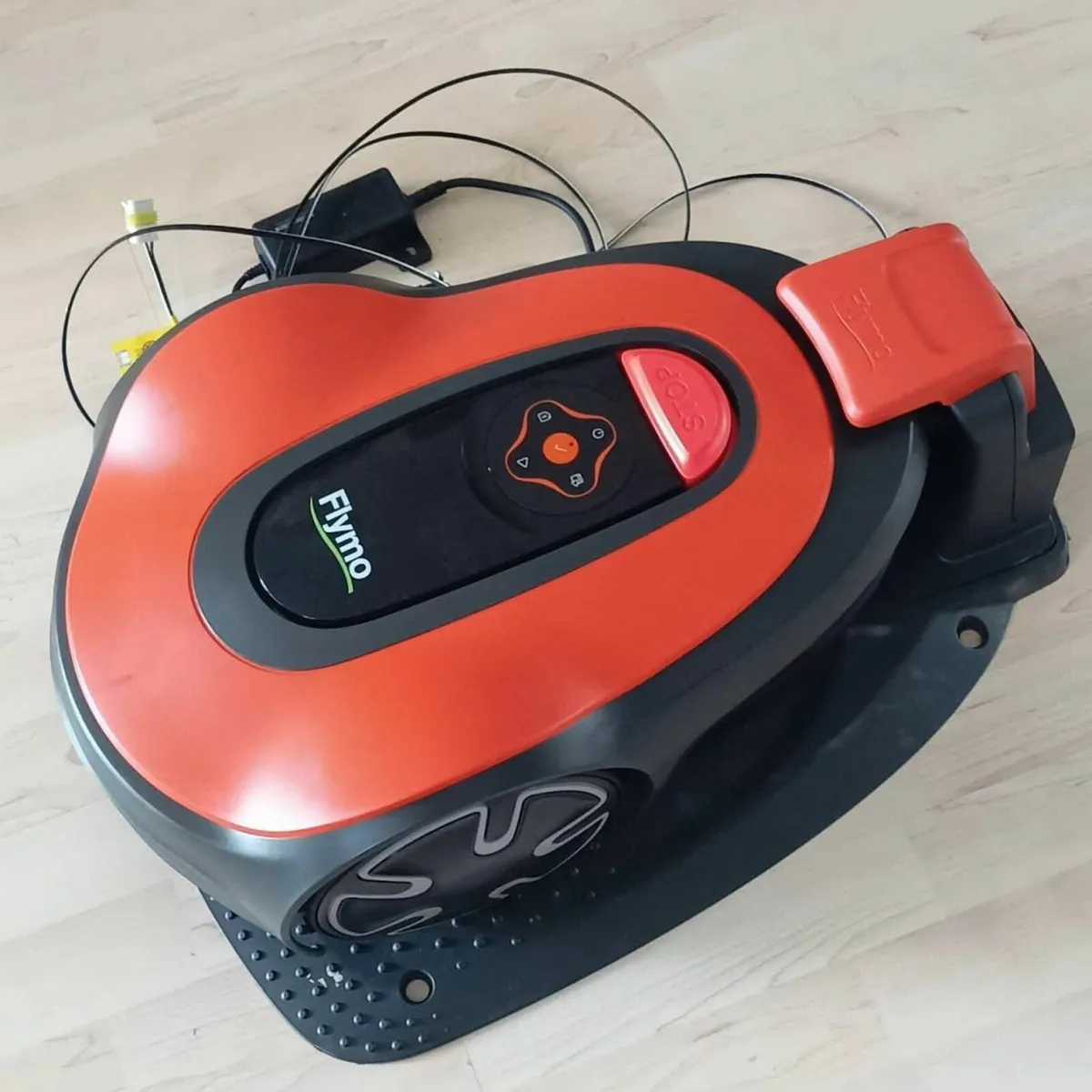 Flymo EasiLife GO 250 Automatic Robotic Lawn Mower - Image 4