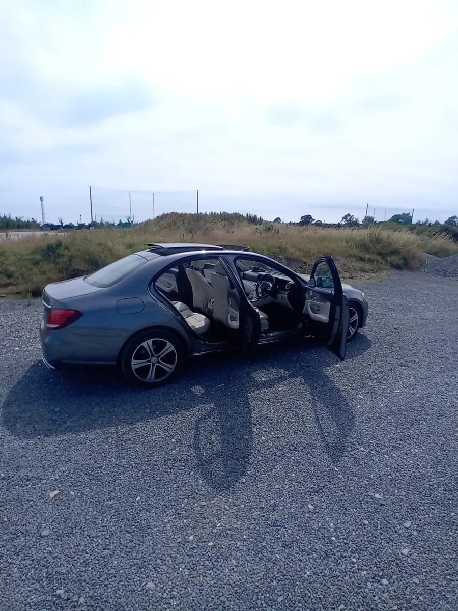 Mercedes E220d Avantgarde Model - Image 3