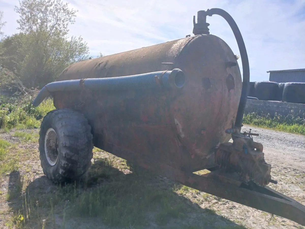 1300 gallon tank - Image 1