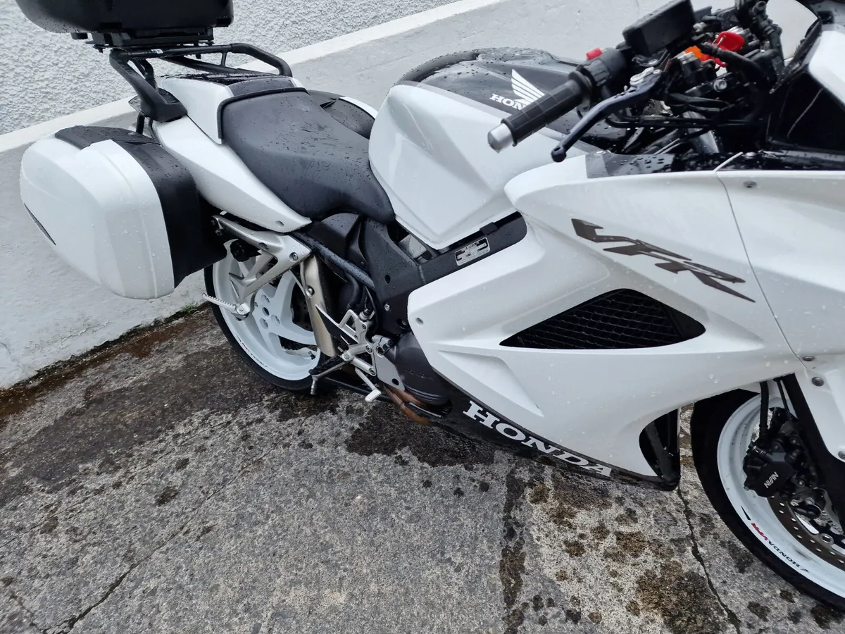 VFR800 x2 @ Doyles Athlone - Image 3