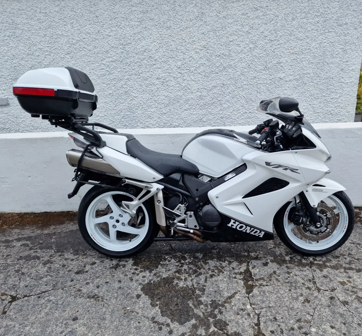 VFR800 x2 @ Doyles Athlone - Image 2