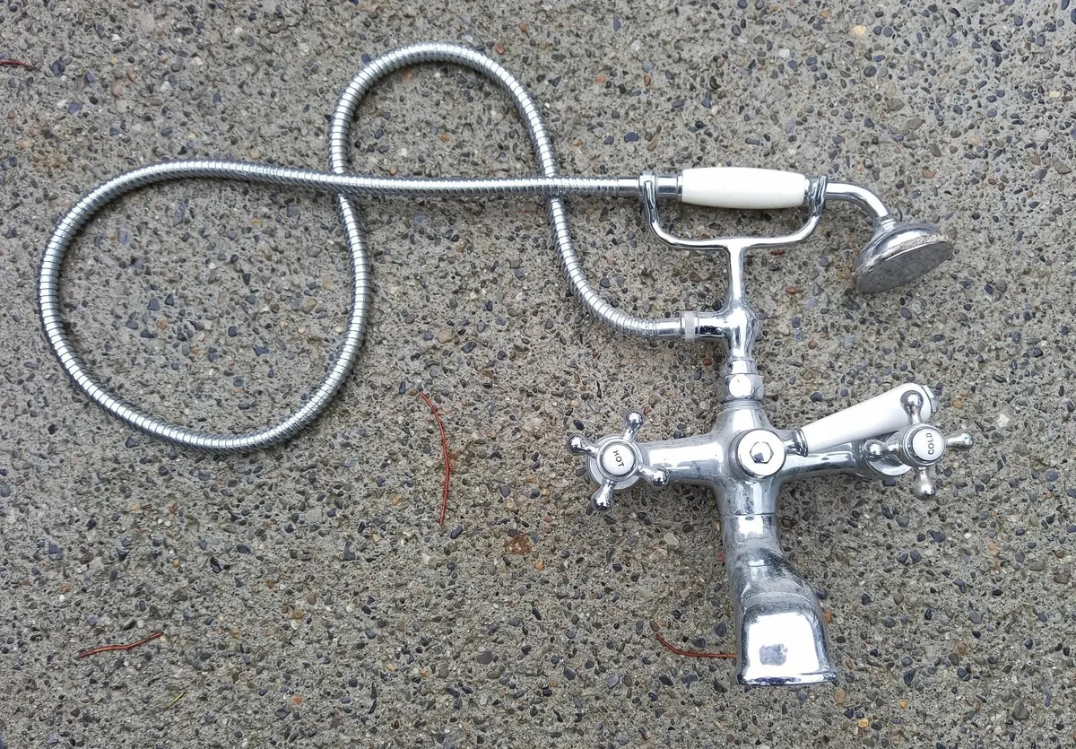 tap shower unit - Image 1