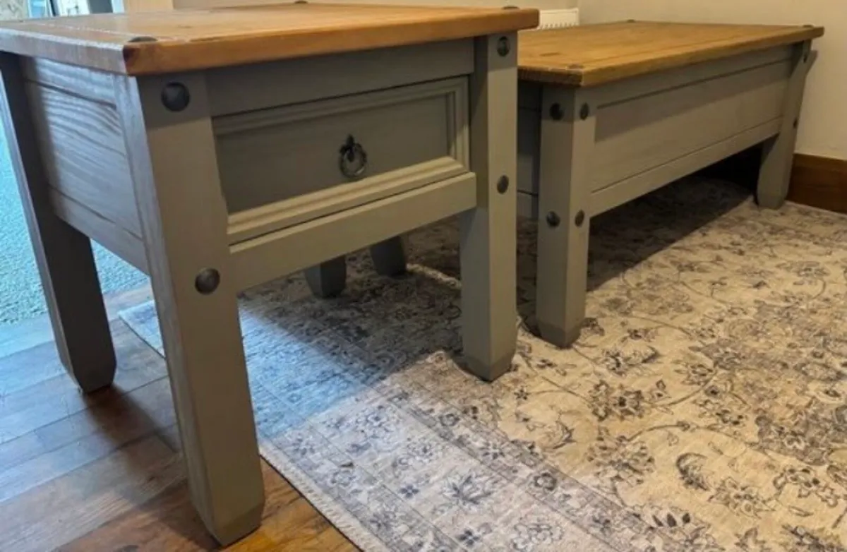Coffee table and matching side table - Image 1